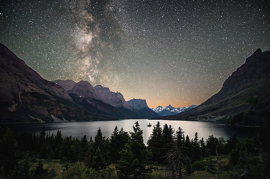 Glacier Astrophotography 2026: Bortle 1–2 Skies, Milky Way & Aurora