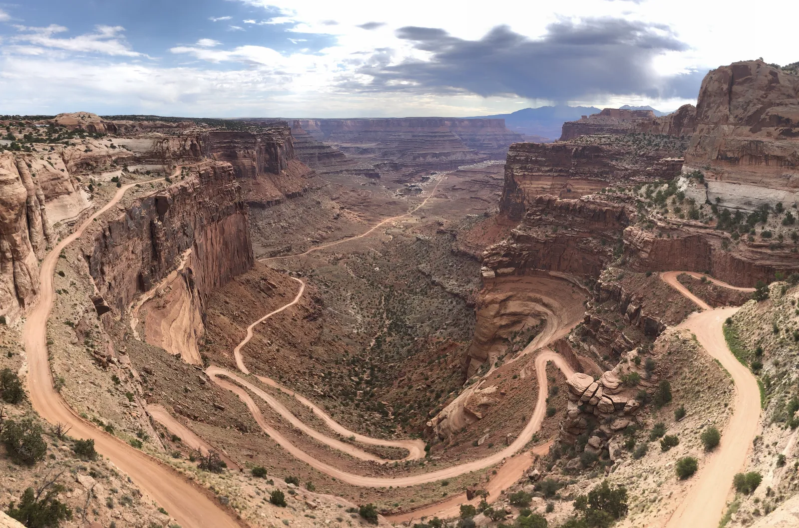 Canyonlands 2026: Island in the Sky vs the Needles