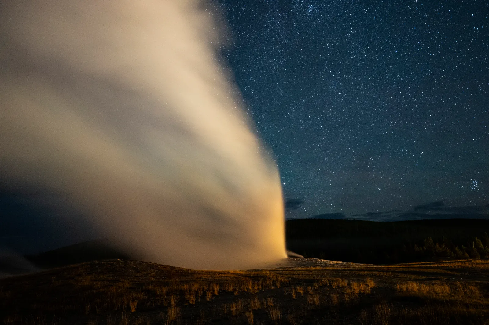 Yellowstone Astrophotography 2026: Bortle 1 Skies, Milky Way & Z6II Settings